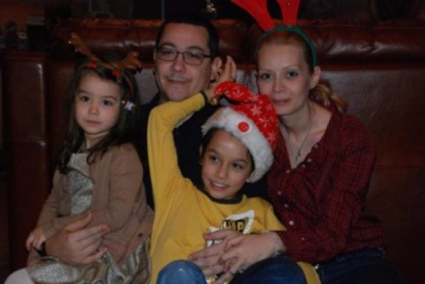 Moş Crăciun a venit şi familia premierului